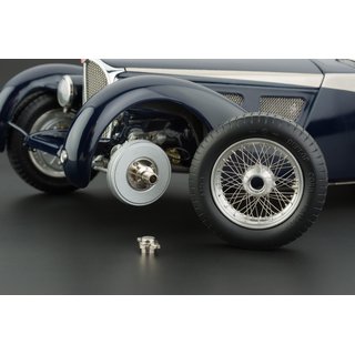 CMC M136 Bugatti 57 SC Corsica Roadster, 1938 Award Winning Version Massstab 1:18