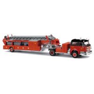 Busch 46019 LaFrance Leitertrailer, Fire Department  Mastab 1:87