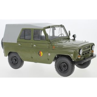 Premium ClassiXXs PCL47087  UAZ 469 mit Plane, NVA  Mastab: 1:18