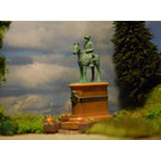 Loewe 1008 Historisches Reiterdenkmal Fertigmodell komplett, Resin  Spur H0