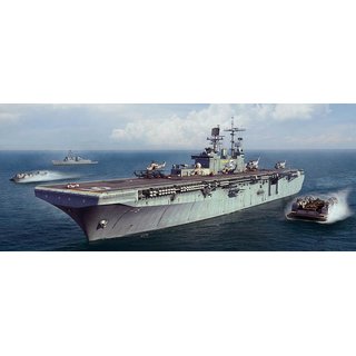 HobbyBoss 383406 1/700 LHD-5 USS Bataan Mastab: 1/700